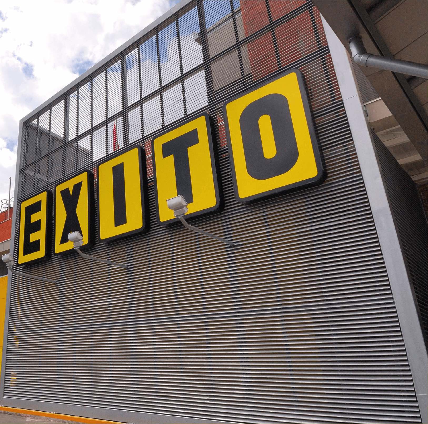 Éxito lists its share in the stock Exchange of Bogotá, Medellín and Occidente.