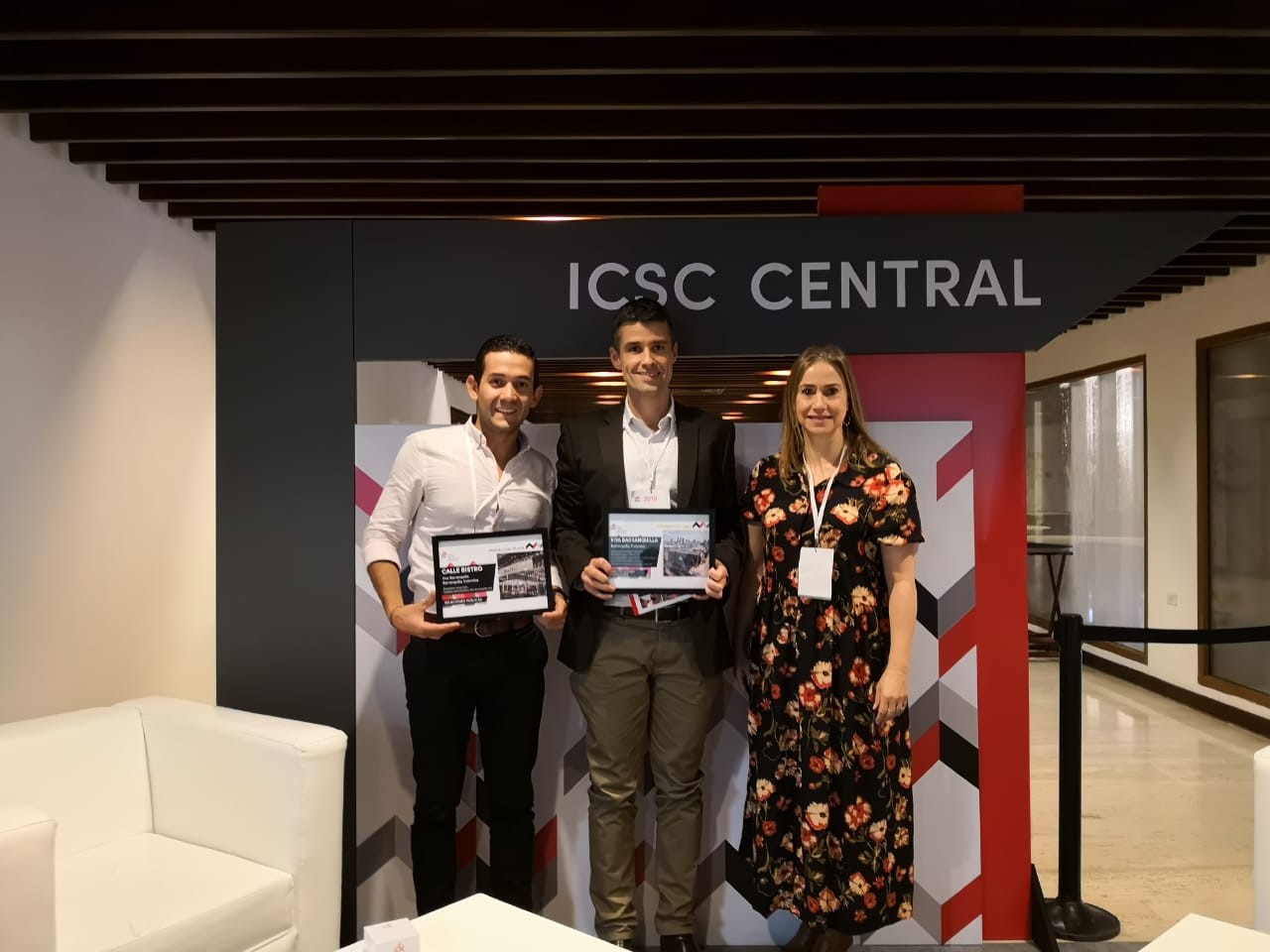 Juan Lucas Vega Palacio, Vicepresidente de Inmobiliaria del Grupo Éxito; Juanita Gutiérrez Cardenas, Gerente Centros Comerciales Viva;  Juan Felipe Pérez, Director de Gestion de Activos Inmobiliarios Grupo Éxito.