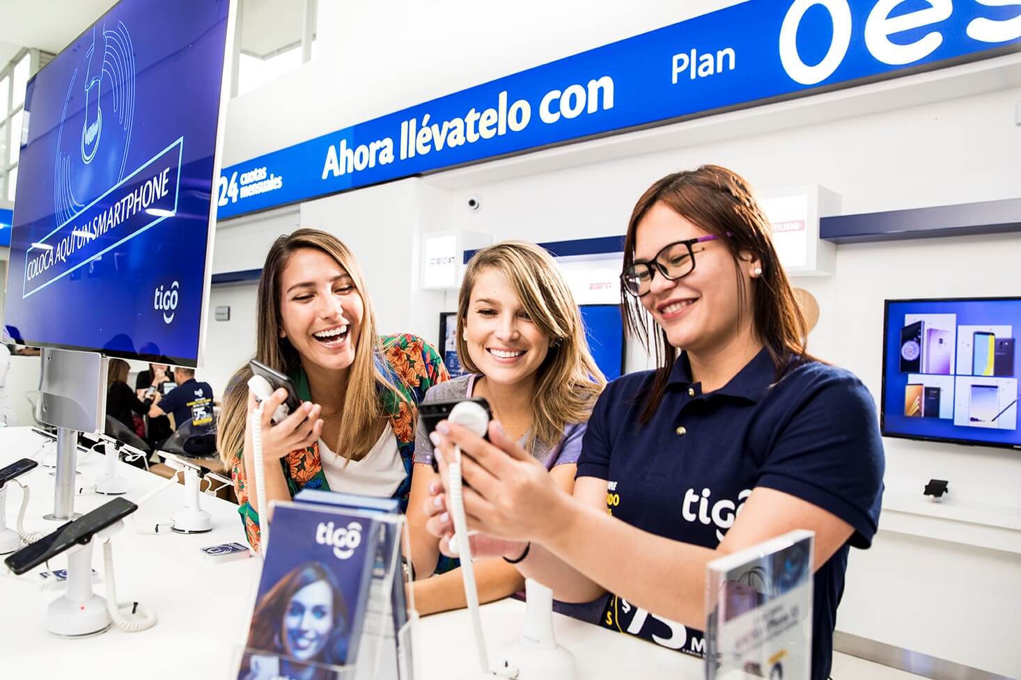 Conectar todo un país, ser parte de la transformación digital de Colombia y llevar desarrollo a cada región son las tareas que se ha propuesto realizar Tigo, una compañía que con orgullo dice #AquíConstruimosPaís.
