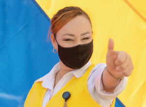 colaboradora-Grupo-Éxito