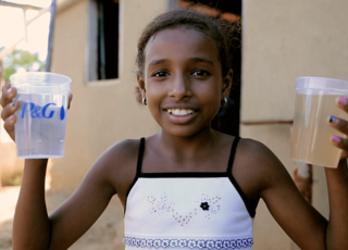 En Colombia más de 3 millones de personas no tienen acceso a agua potable. P&G lo sabe y así trabaja por bajar esos indicadores.